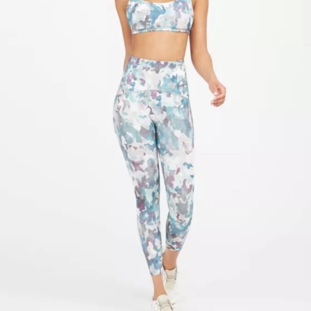 SPANX Booty Boost Active Printed 7/8 Leggings in Painted Camo Pink Multi Small